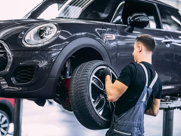 MINI Wheels and tyres – tyre change service