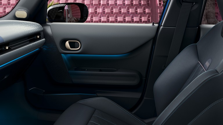 MINI Cooper 5-Door – interior – highlights